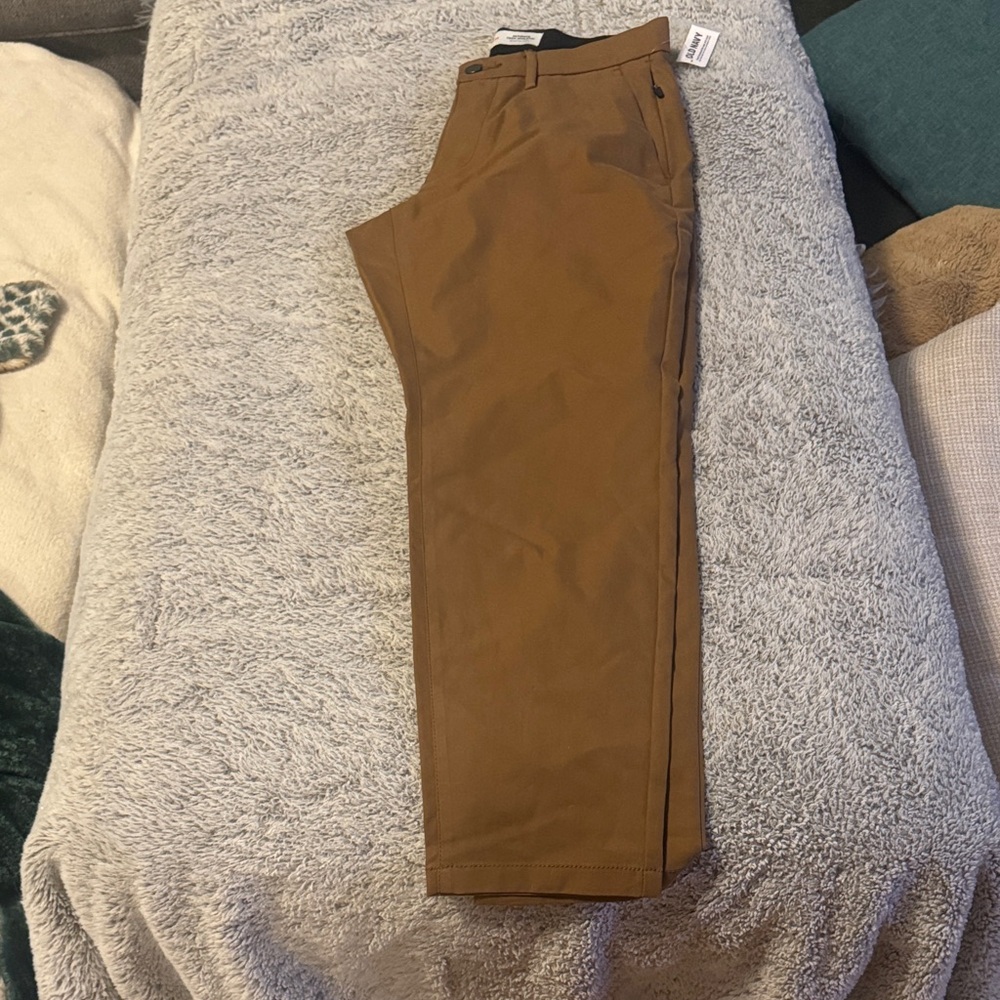 Men Old Navy Ultimate Tech Athletic Built-In Flex
